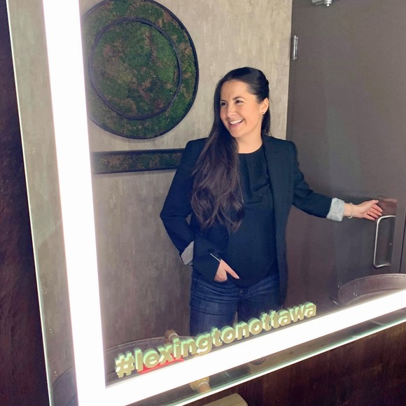 Meet your Posher, Alyssa - Picture 1 of 1